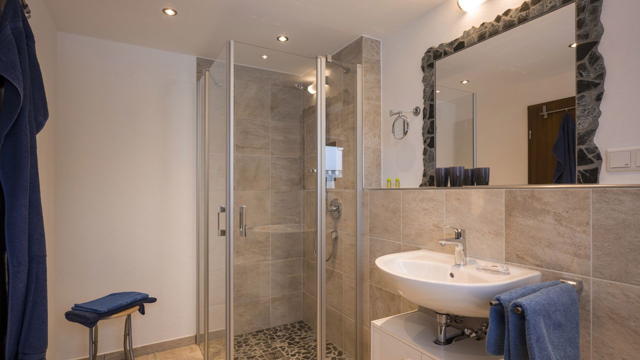 neu renoviertes Badezimmer neu renoviertes Badezimmer